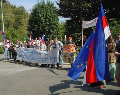 demonstrace proti ruseni skoly 2003